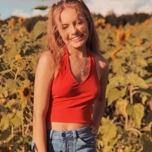 Meet your Posher, Adrienne